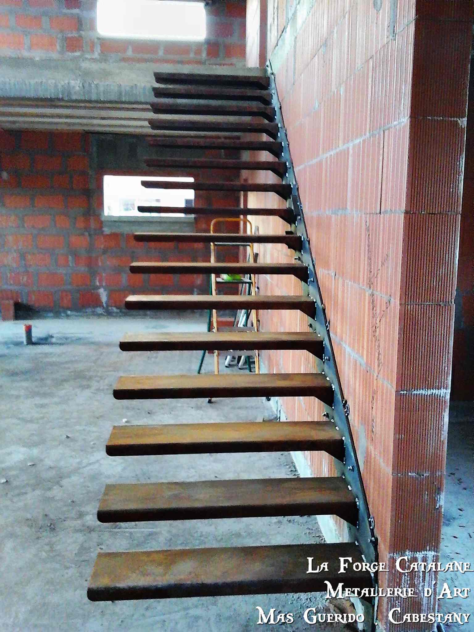 escalier marches suspendues (3) forge catalane.jpg